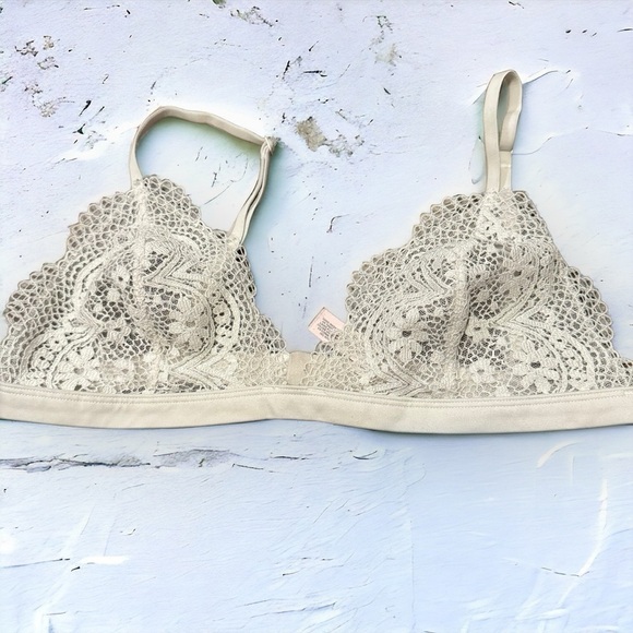 Victoria secret scalloped edge  lace bralette M - Picture 1 of 4